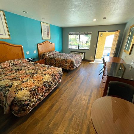 Travelers Inn แคสโตรแวลลีย์ ภายนอก รูปภาพ