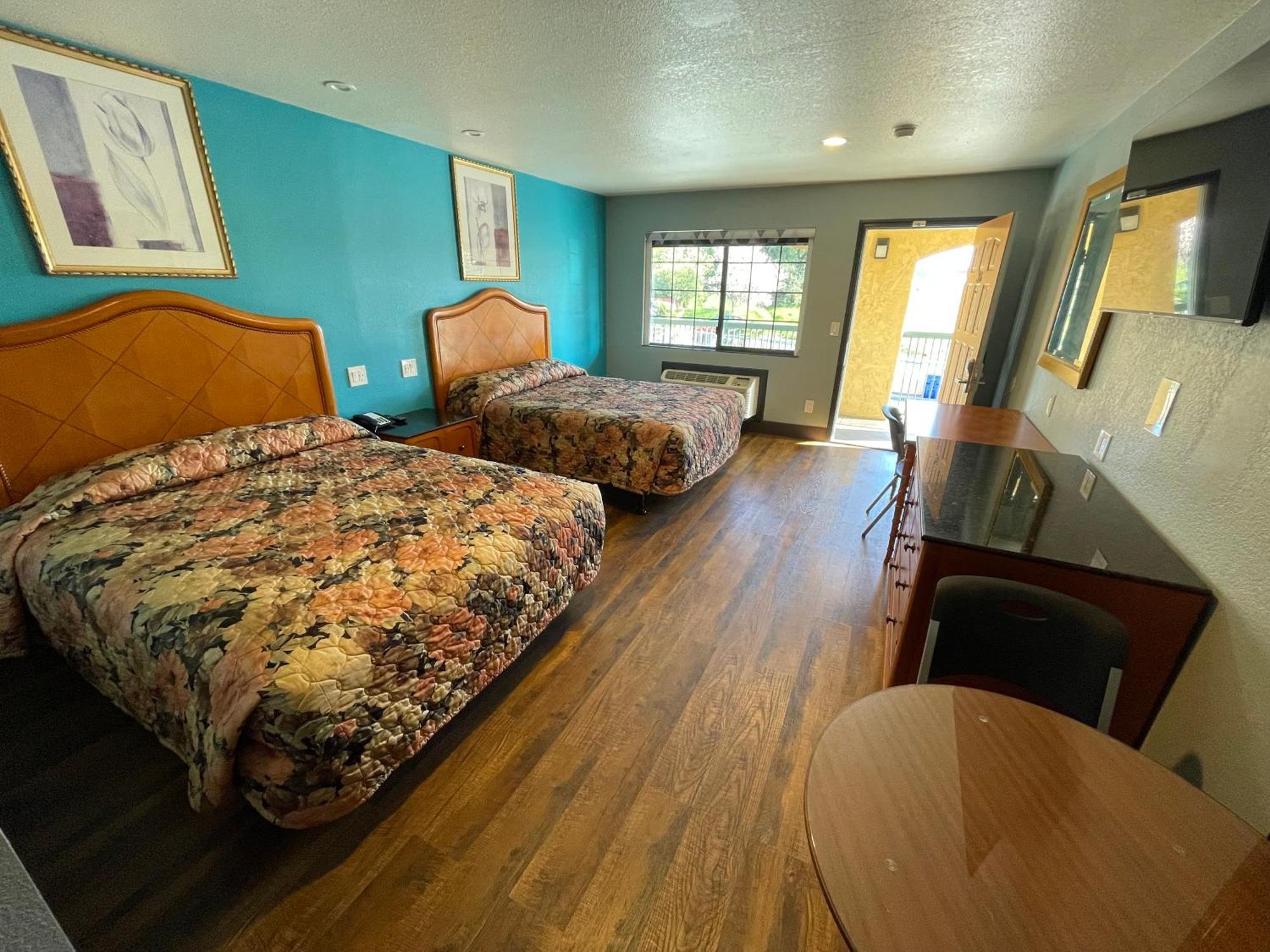 Travelers Inn แคสโตรแวลลีย์ ภายนอก รูปภาพ
