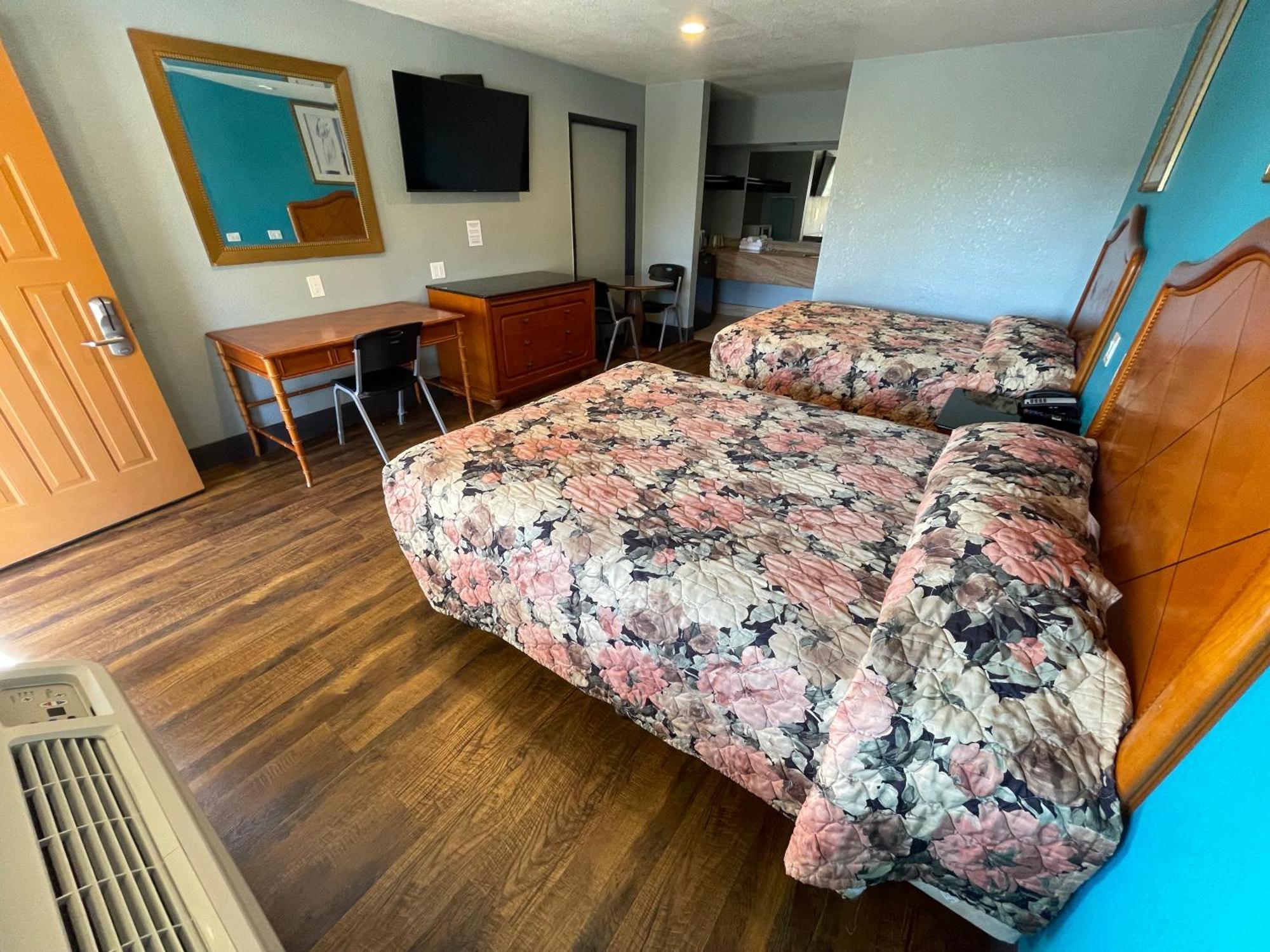 Travelers Inn แคสโตรแวลลีย์ ภายนอก รูปภาพ